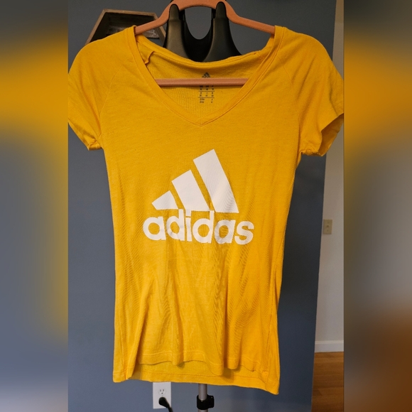 ADIDAS TEE - SIZE SMALL - Picture 1 of 3